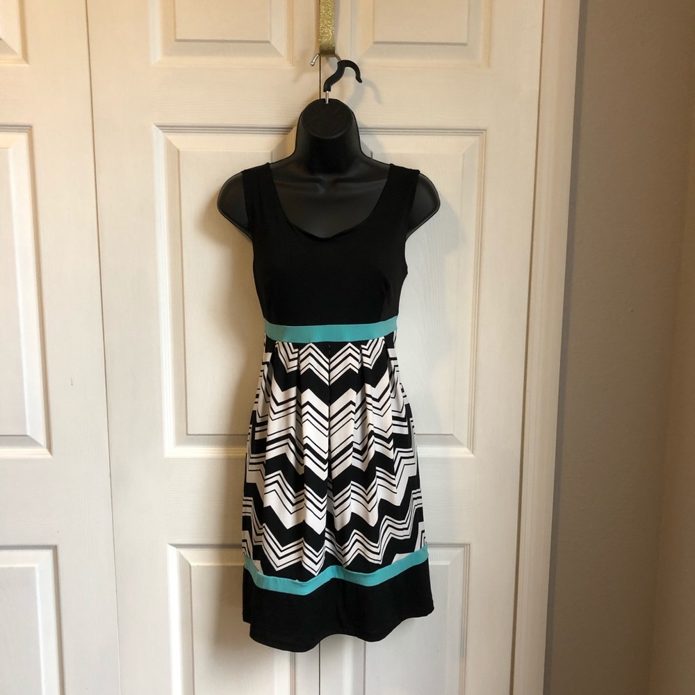 Sleeveless midi color block dress